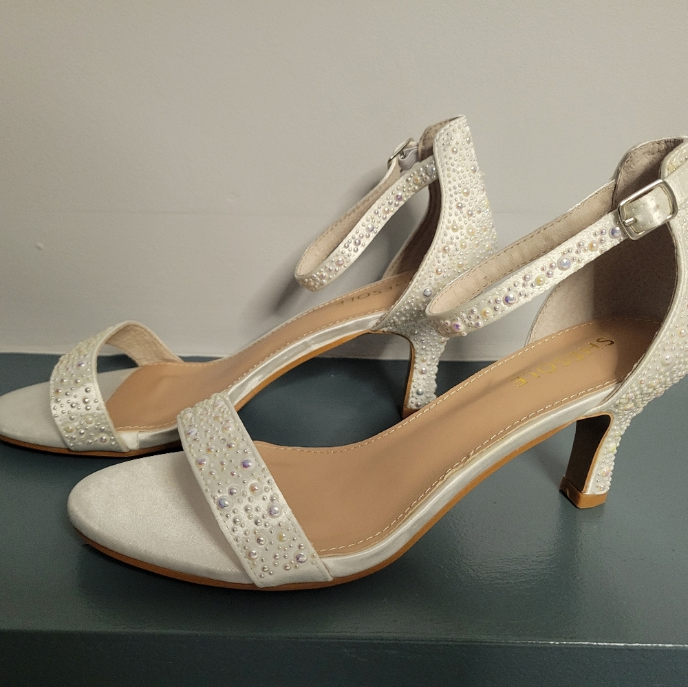 Dressy kitten heel sandals with rhinestones and pearls - size 8